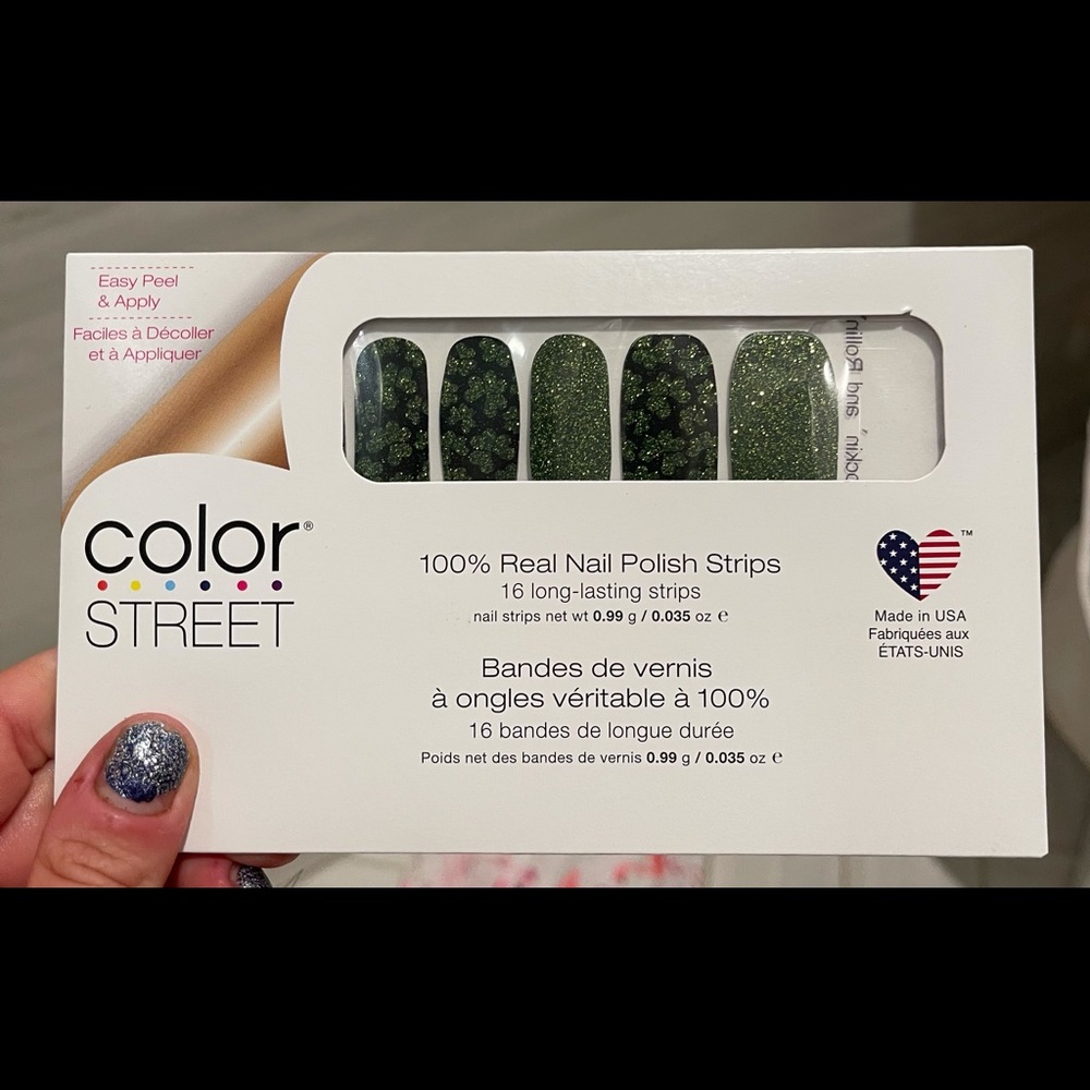 Color Street 100% Stick on Nails